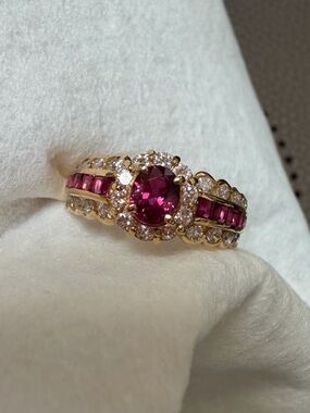 Vintage 18k Solid Yellow Gold Ring with Rubies and Diamonds